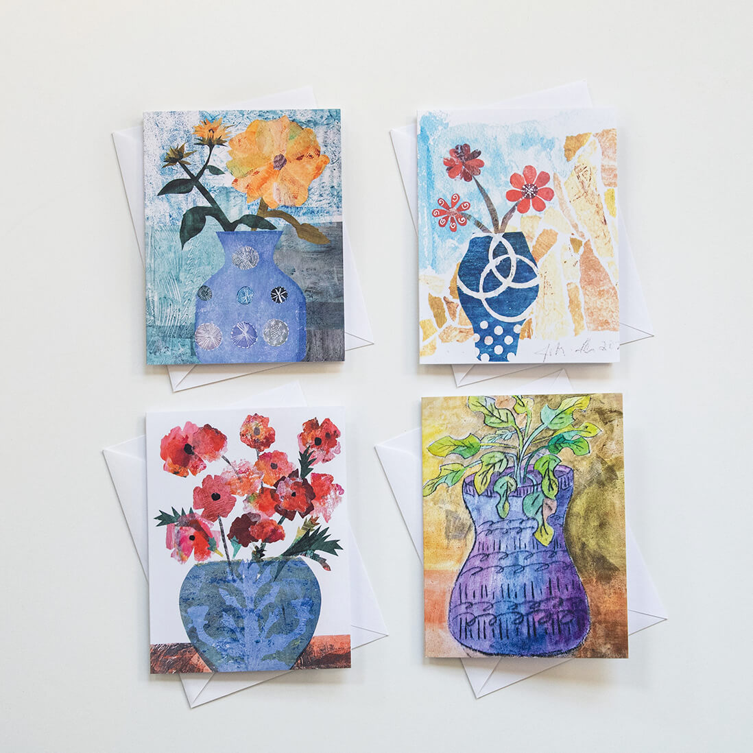 4 card gift set of blank greeting notecards with botanical floral motif and white envelopes Perfect to create heartwarming notes for thank you, birthday, thinking of you, and other special occasions!